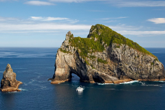 ausnez_0006_new-zealand-bay-of-islands-hole-in-the-rock-cruise-2